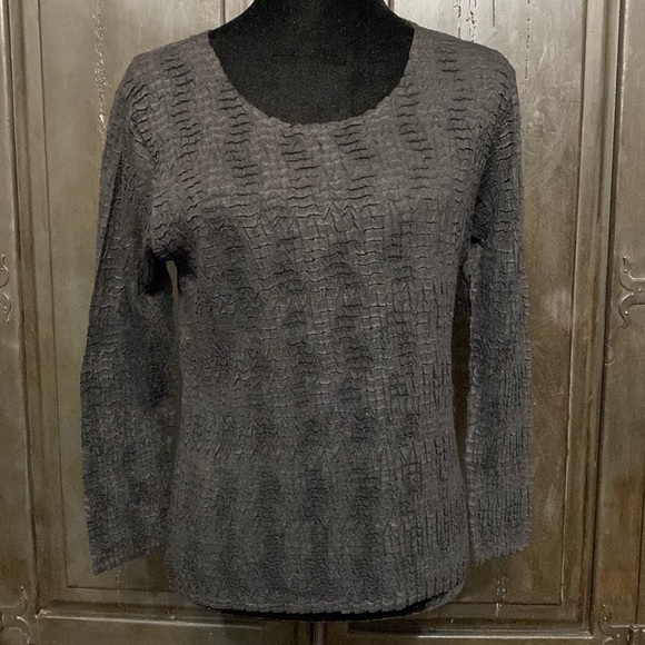 Rafael blk textured blouse. Large - Picture 1 of 9